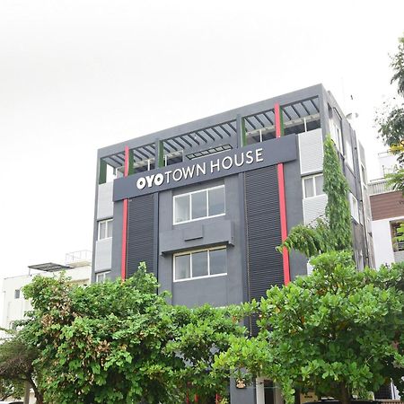 Townhouse Airport Road Hotel Yelahanka Kültér fotó