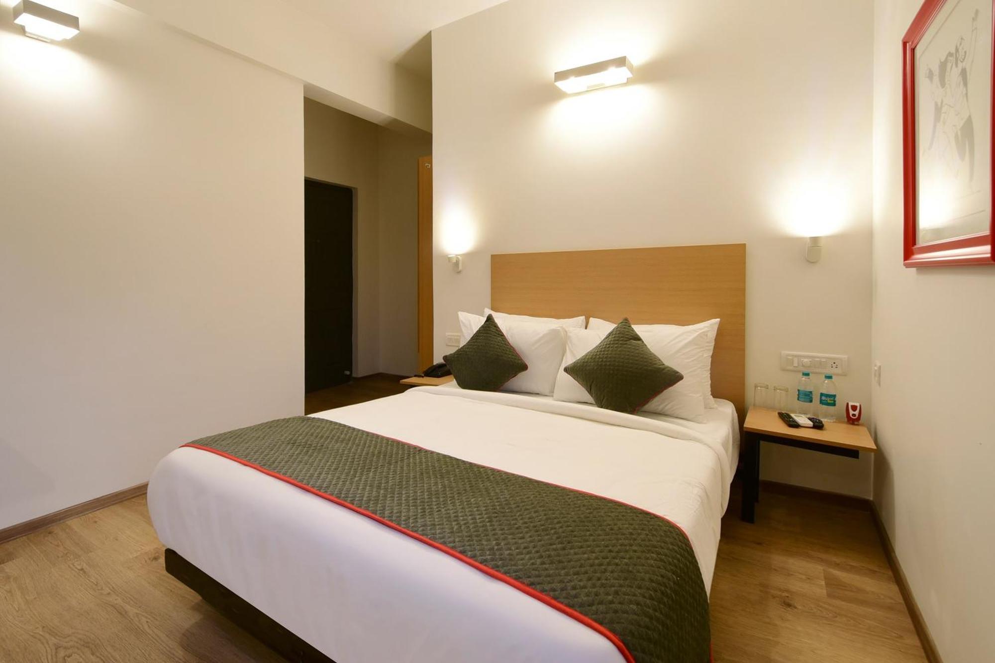 Townhouse Airport Road Hotel Yelahanka Kültér fotó