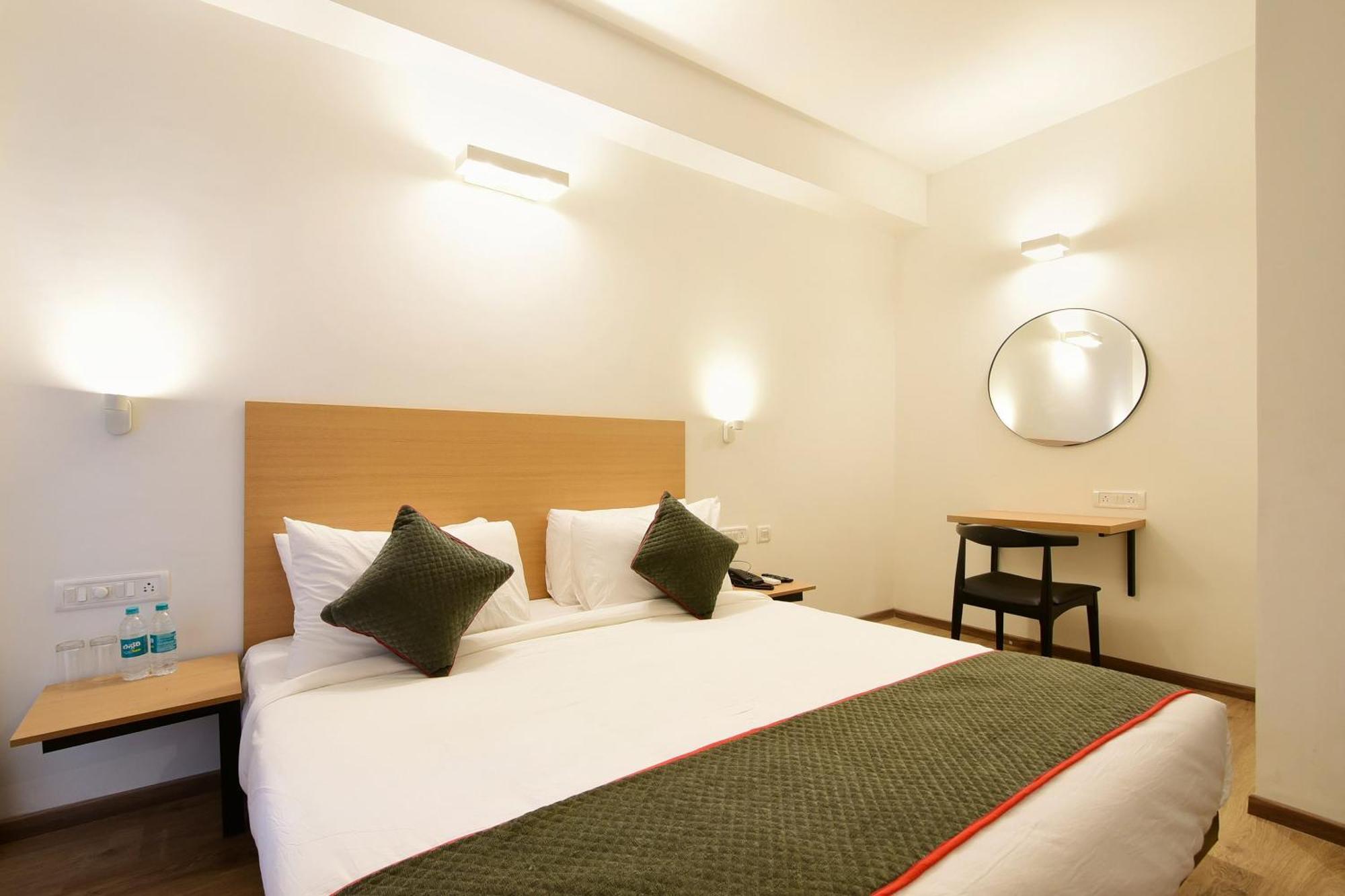 Townhouse Airport Road Hotel Yelahanka Kültér fotó