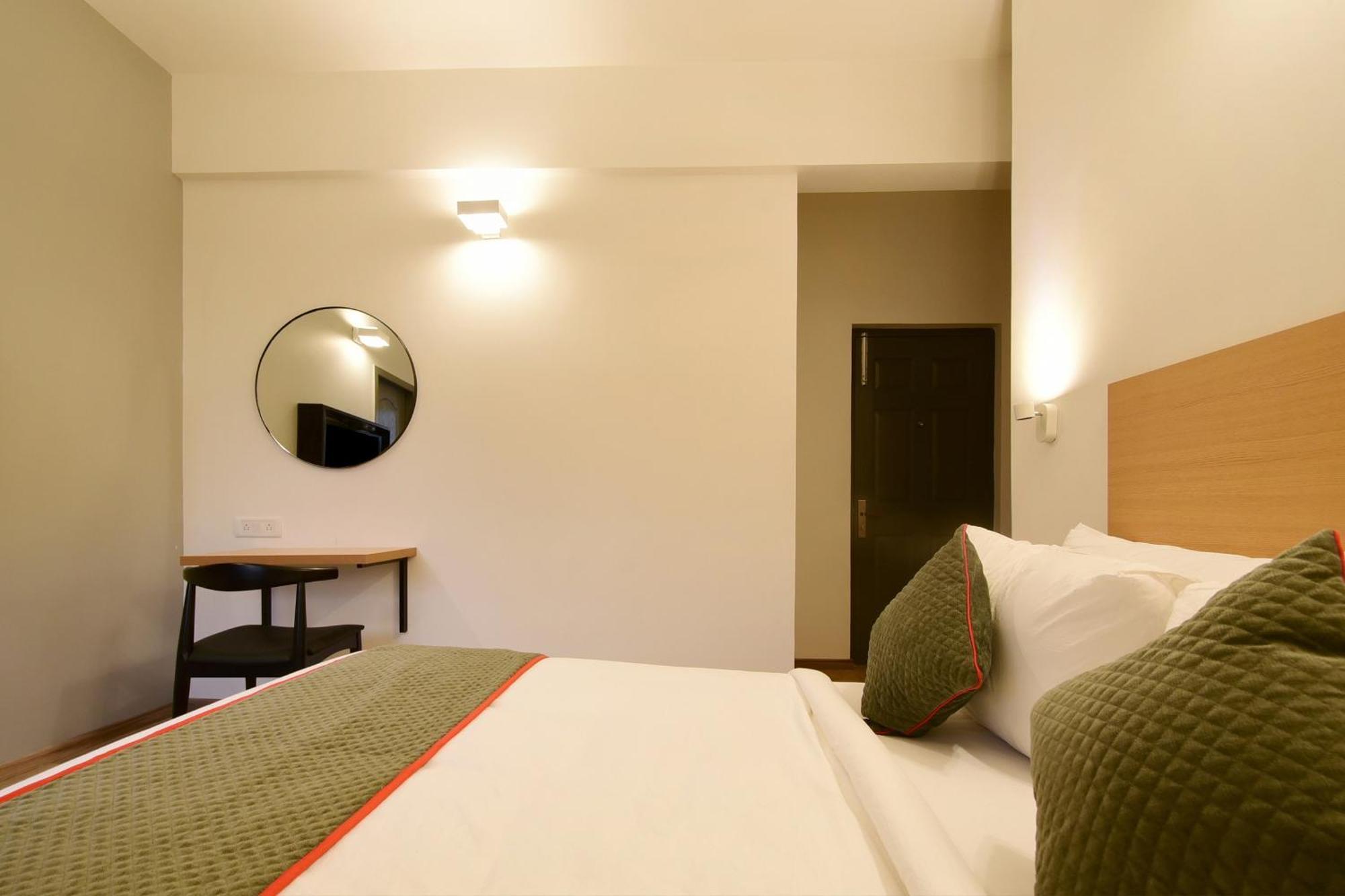 Townhouse Airport Road Hotel Yelahanka Kültér fotó