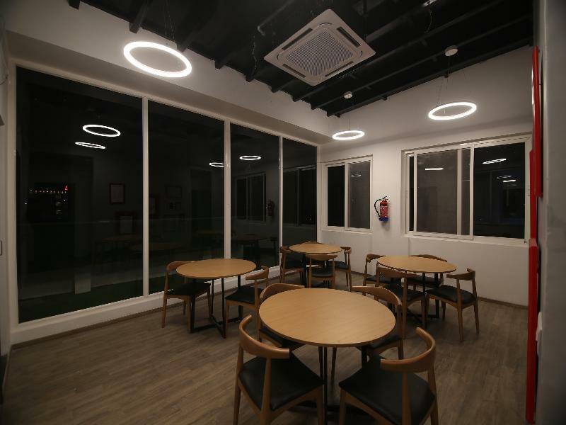 Townhouse Airport Road Hotel Yelahanka Kültér fotó